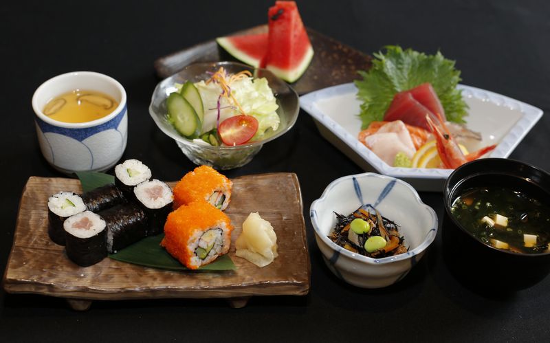 Sashimi & Sushi Roll Lunch  Set